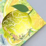 作品：『Rose Finch』　タイトルにレモン型の「高精細箔押し」が施された可愛らしい作品。特殊紙「ＯＫムーンカラー」のパール光沢が、夏の眩しい輝きをよりリアルにしており、紙・加工の選択の巧みさが際立っています。