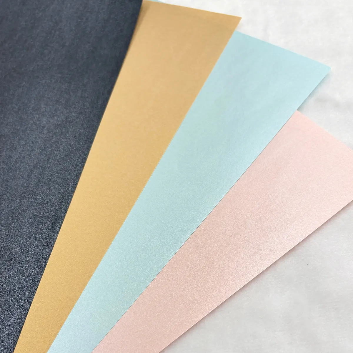 大人気の遊び紙「グリスター」が常備化！選べる4色と活用アイデアをご紹介